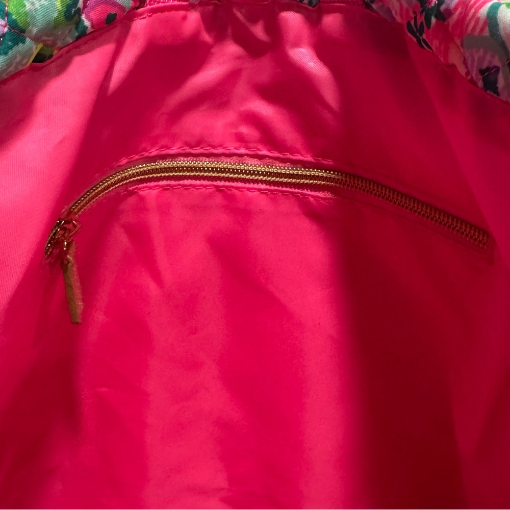 Lilly Pulitzer Quilted Drawstring Backpack in Banana Split New - Picture 8 of 10